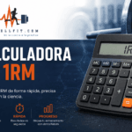 Imagen de portada de MuyWellFit para una calculadora de 1RM, con una calculadora, discos de peso y elementos visuales relacionados con el entrenamiento de fuerza.